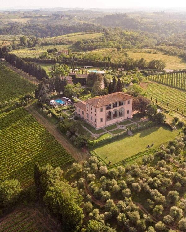 Luxusvilla in Weinbergen mit weitlaeufigem Anwesen